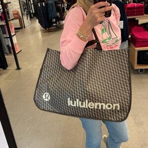 NEW Lululemon Oversized Reusable Shopper Tote – Limited Edition in Sequoia Brown